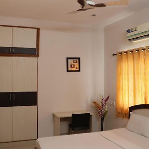 Double or Twin Room Private Bathroom